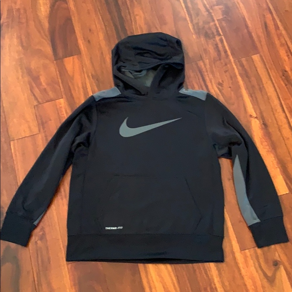 Nike hooded sweatshirt with front-pocket